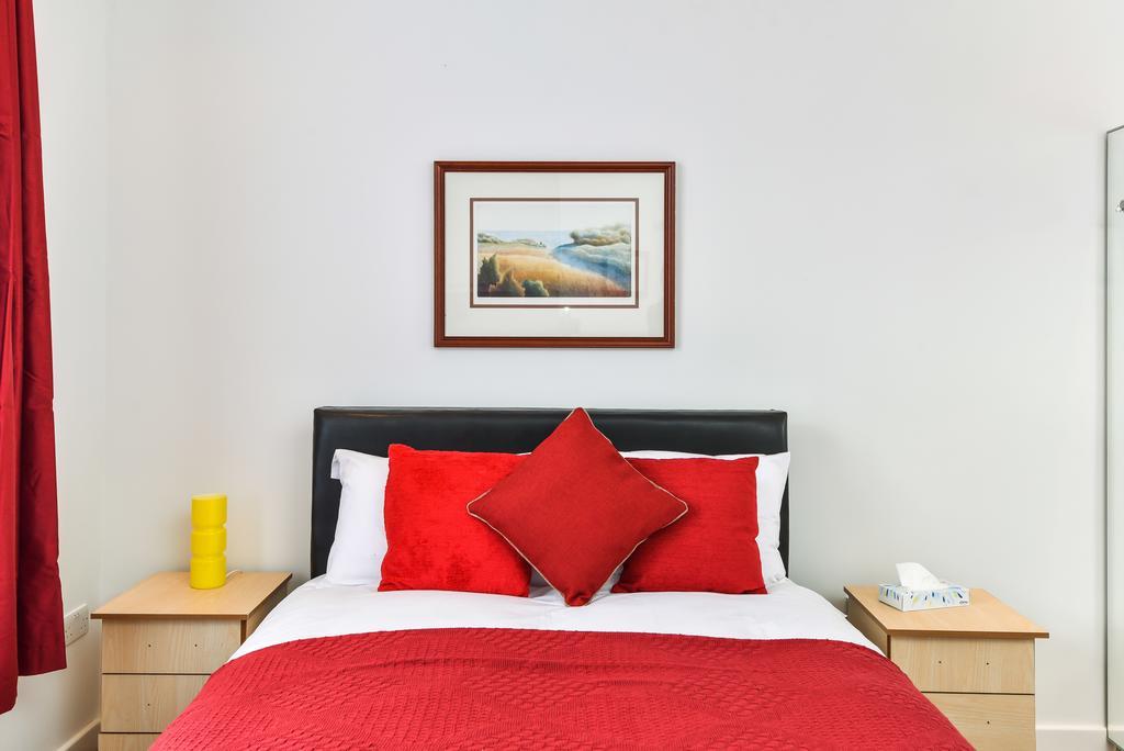 Riverbank Stay Londra Esterno foto
